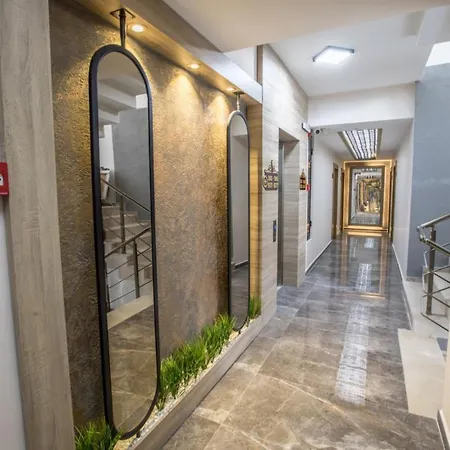 Elanis アパートホテル 4*