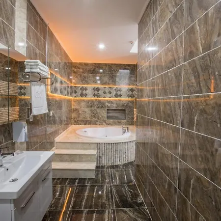 Elanis Aparthotel 4*