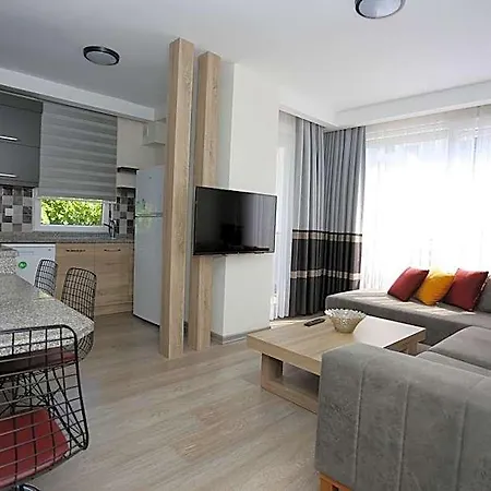 Elanis Apartahotel 4*