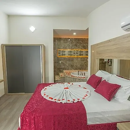 Elanis Apartahotel