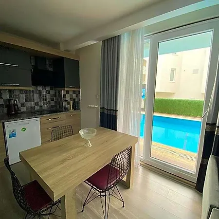 Apartahotel Elanis 4*