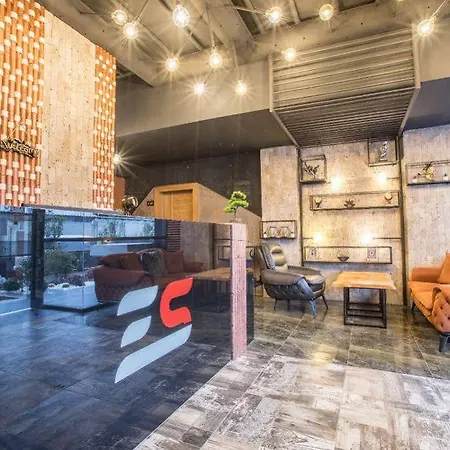 Elanis Lägenhetshotell 4*