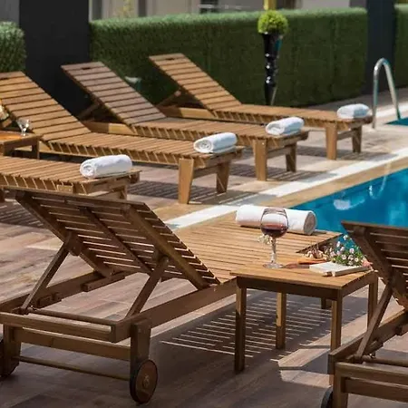 Lägenhetshotell Elanis 4*