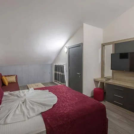 Elanis Apartahotel