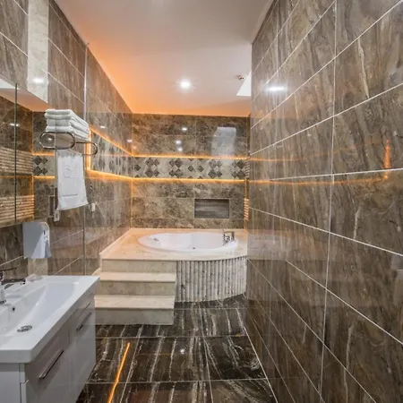 Elanis Aparthotel 3*
